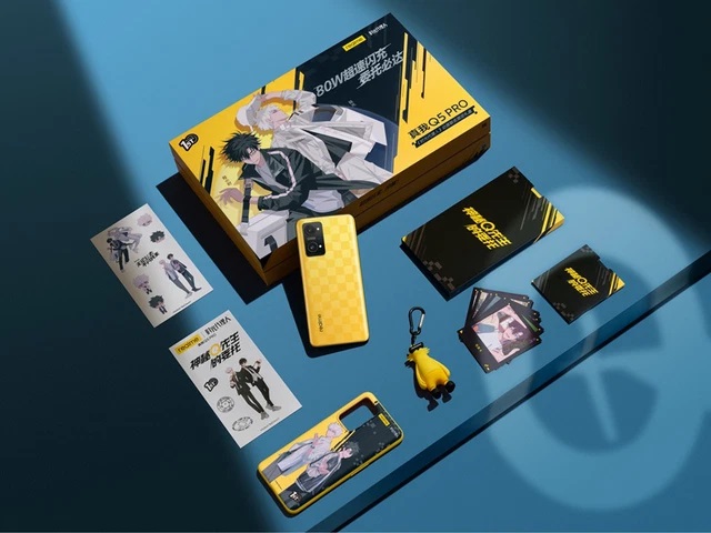 realme Q5 Pro và các phụ kiện đi kèm