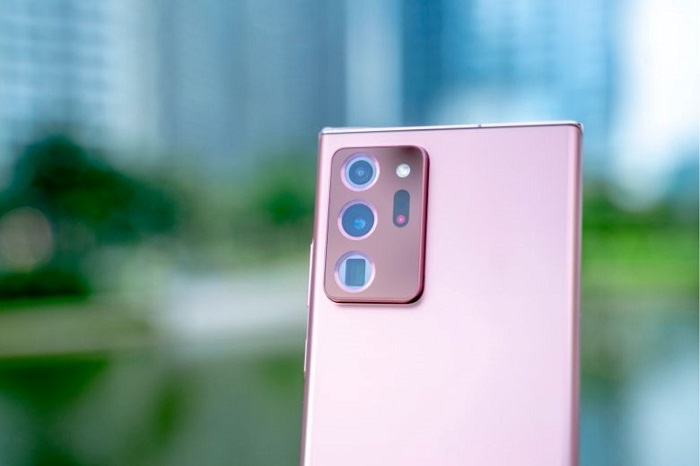 Camera sau trên một thiết bị của Samsung