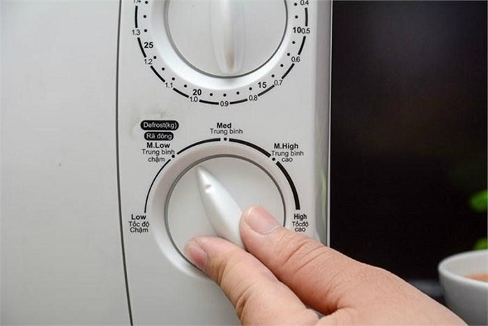 Giã đông với lò vi sóng