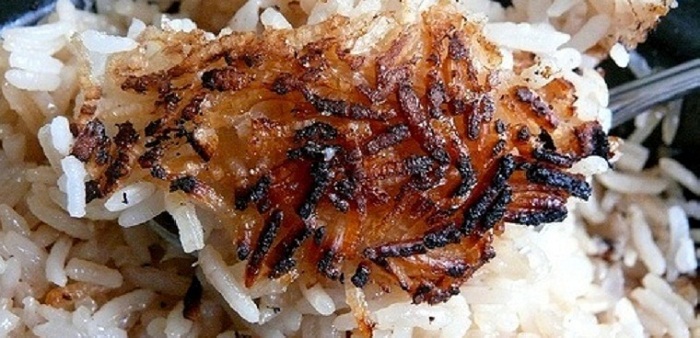 Tại sao nồi cơm điện bị khê?