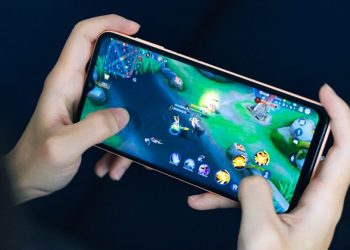 Trên tay Samsung Galaxy A23: Nổi bật với thiết kế mới và gam màu cực kỳ ấn tượng