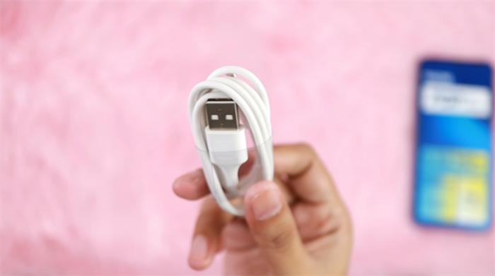 Chiếc cáp sạc đầu microUSB