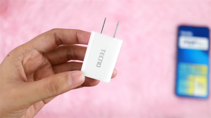 Củ sạc được trang bị đi kèm