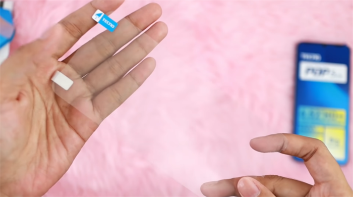 Kính cường lực bên trong hộp