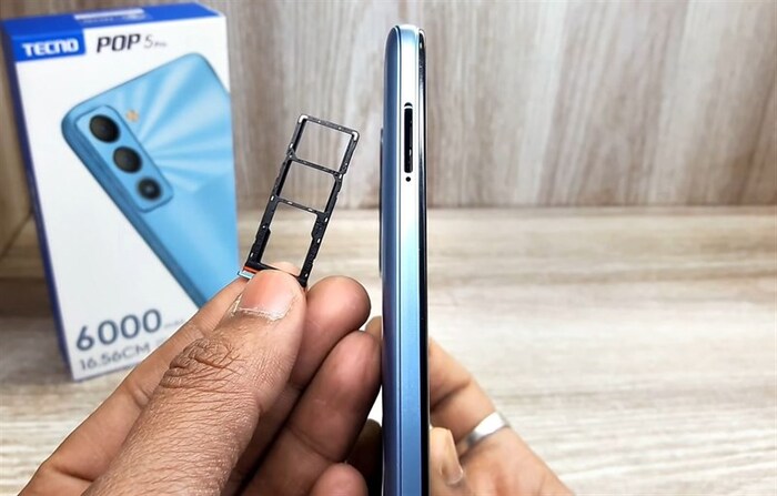 Cạnh trái của Tecno POP 5 Pro là nơi đặt khe SIM