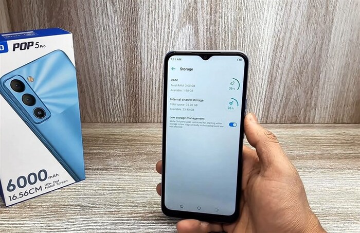 Máy sở hữu dung lượng RAM 3GB cùng bộ nhớ trong 32GB