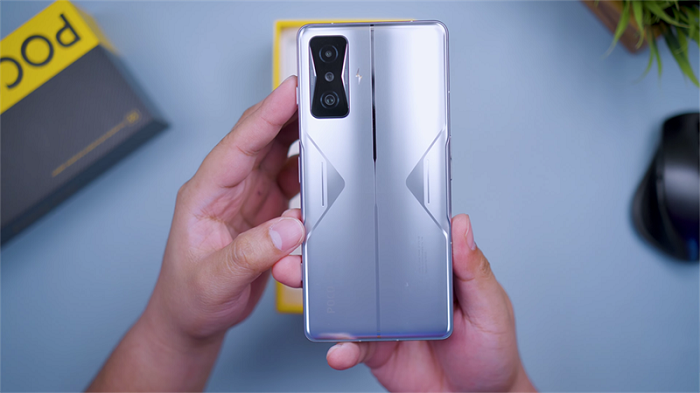 Trên tay POCO F4 GT