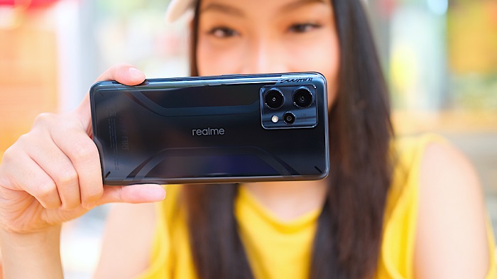 Cụm camera vẫn được giữ nguyên so với bản thường