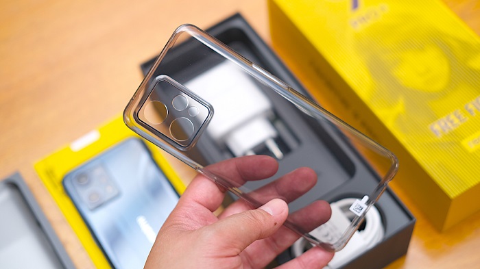 Ốp lưng được tặng kèm máy