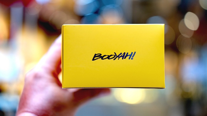 Hộp đựng Realme 9 Pro+ Free Fire cạnh bên được tin cụm từ ăn mừng trong game “Booyah”