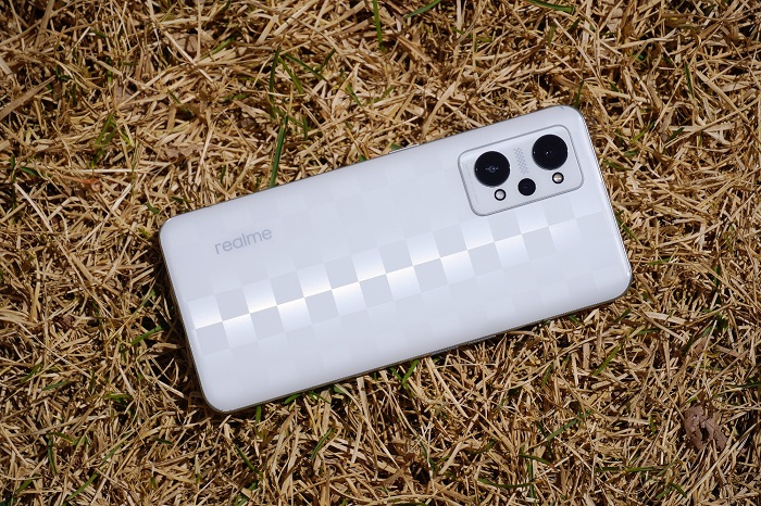 Trên tay realme Q5 Pro