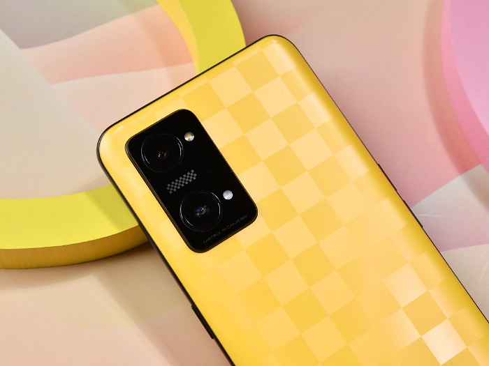 Cận cảnh camera sau của Q5 Pro