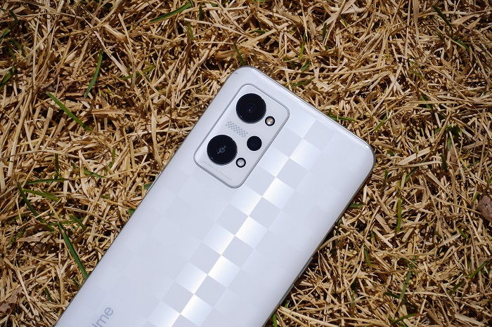 Trên tay realme Q5 Pro