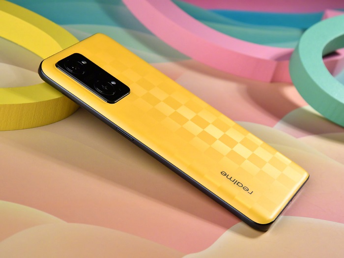 Trên tay realme Q5 Pro