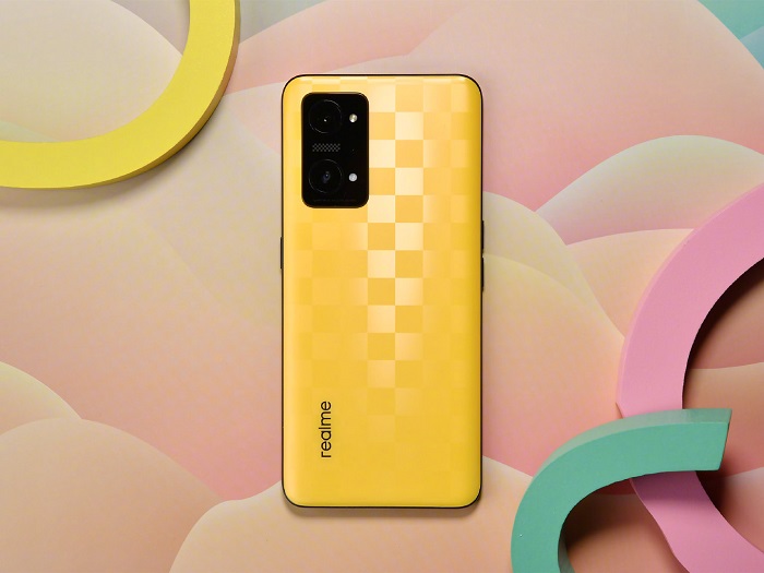 Mặt lưng đi kèm họa tiết caro lạ mắt