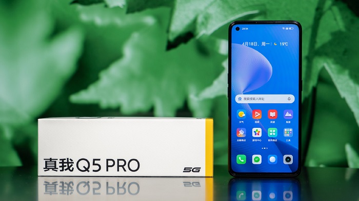 Tên sản phẩm được in trên hông của hộp đựng