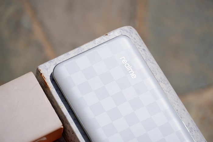 Trên tay realme Q5 Pro