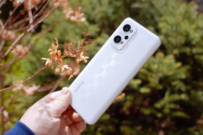 Trên tay realme Q5 Pro