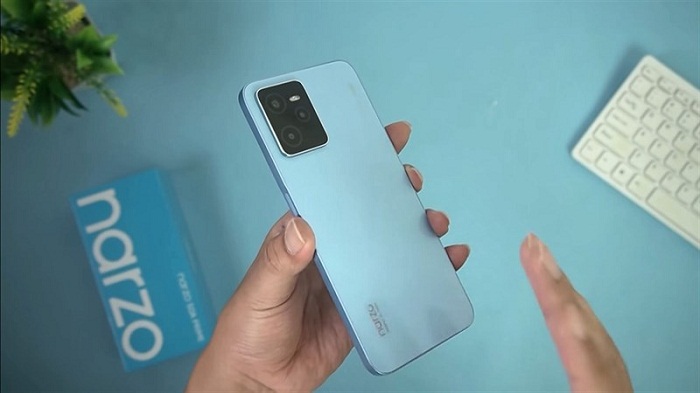 Máy còn được trang bị viên pin 5.000 mAh và hỗ trợ sạc nhanh 18W