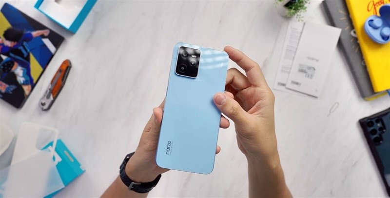 Trên tay Realme Narzo 50A Prime