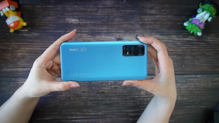 Sản phẩm có thiết kế khá giống với phiên bản tiêu chuẩn Redmi Note 11