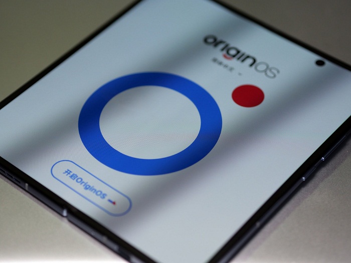 Phần nếp gấp màn hình ở màn hình chính được thiết kế sao cho khó nhìn thấy nhất