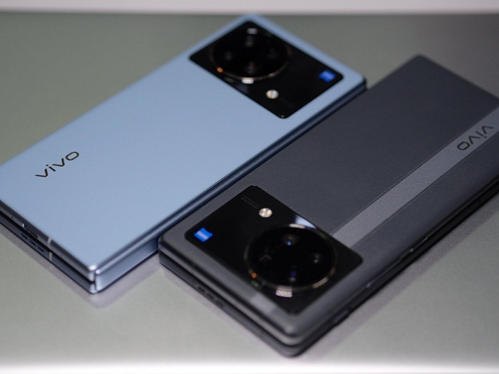 Sản phẩm có mặt lưng gần như giống hệt với chiếc điện thoại vivo X Note