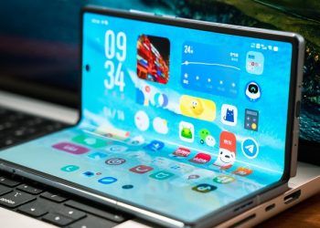 Trên tay vivo X Fold: Điện thoại màn hình gập đầu tiên của vivo có gì đặc biệt?