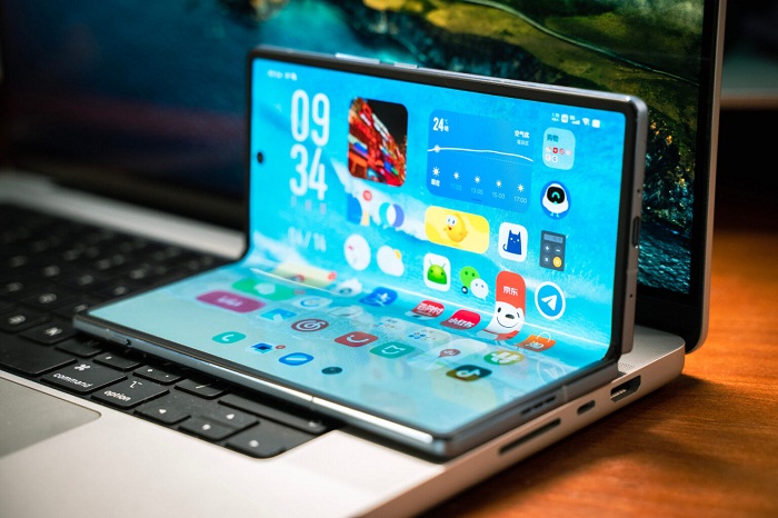 vivo X Fold sử dụng kiểu thiết kế gập vào trong giúp tối ưu cho điện thoại màn hình gập