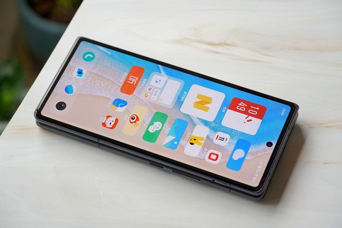 Màn hình phụ bên ngoài cũng có tần số quét 120Hz cùng HDR10+