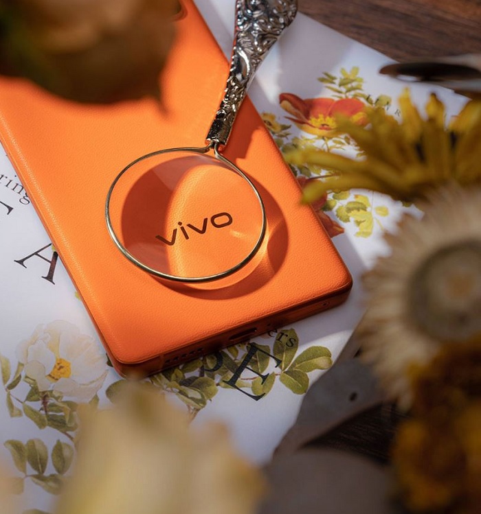 Logo vivo được bố trí ở 1/2 thân dưới của máy