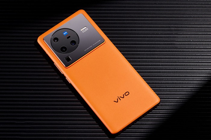 Và nhân vật chính của chúng ta màu cam nổi bật