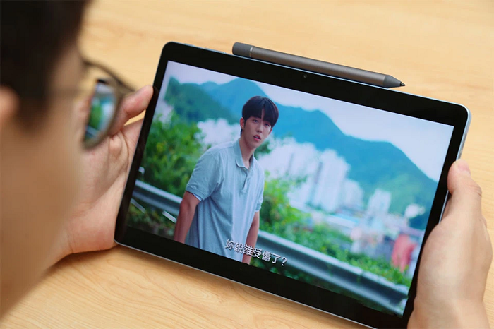 Màn hình rộng lớn, sắc nét và hỗ trợ tần số quét lên đến 120Hz