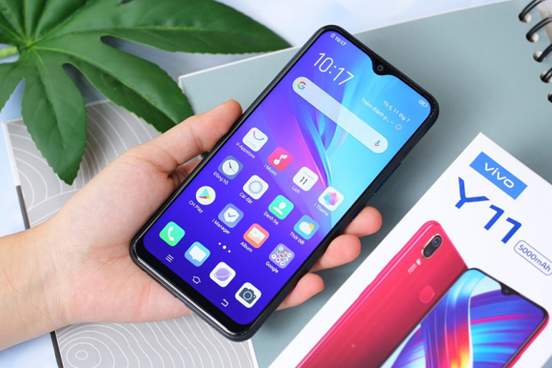 vivo Y11 là chiếc smartphone giá rẻ màn hình tràn viền và 2 gam màu đẹp ấn tượng.