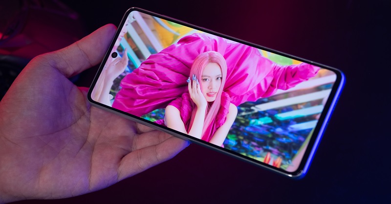 Tấm nền Super AMOLED Plus sắc nét, hứa hẹn sẽ mang đến hình ảnh hiển thị tuyệt vời