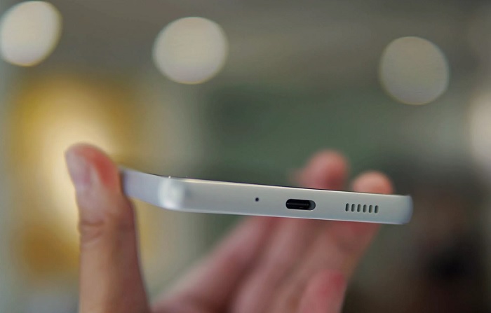 Điểm khác biệt là Galaxy A33 5G được trang bị 3 chuẩn Kháng nước – chống bụi cao cấp IP67