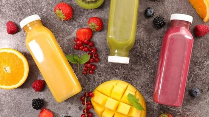 Nước ép nên rót đầy bình tránh không khí lọt vào