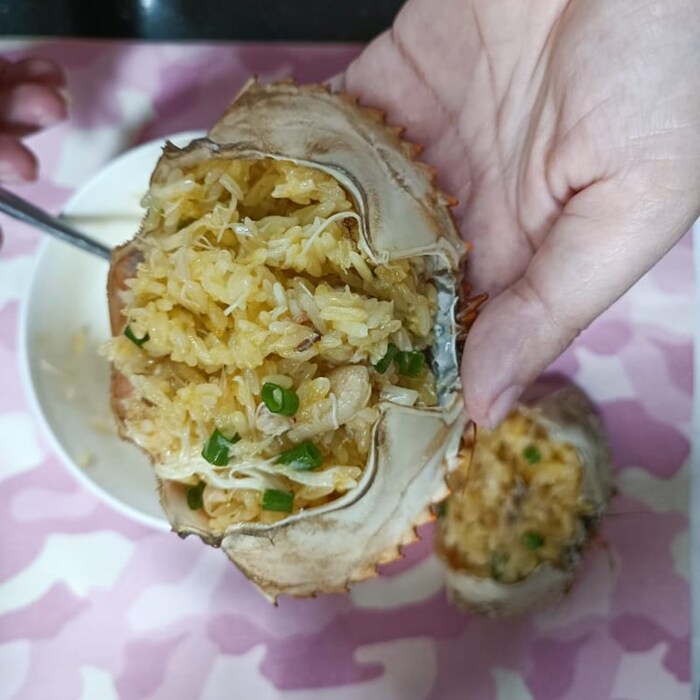 Nén chặt hỗn hợp vào mai cua