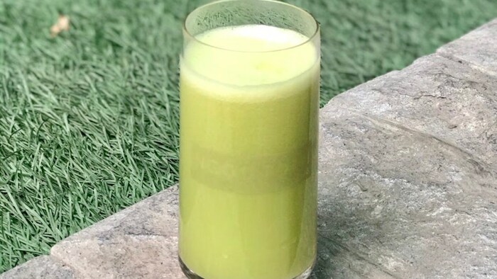 Ly nước ép cốc nguyên chất thơm ngon, chua nhẹ