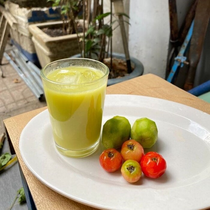 Ly nước ép có màu sắc đẹp mắt