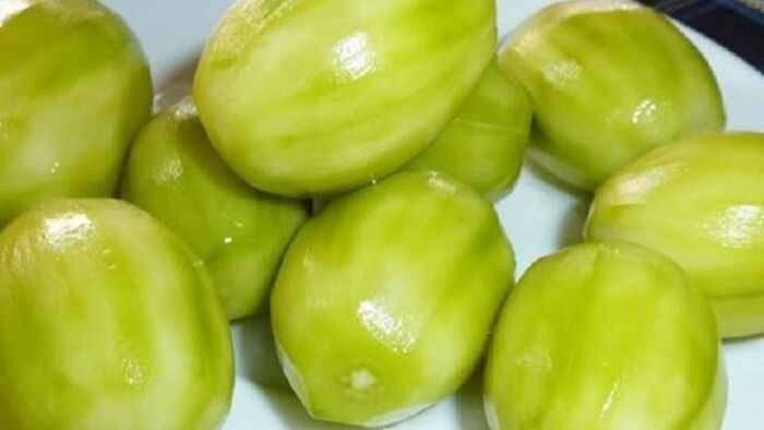 Cóc gọt vỏ, tách hạt