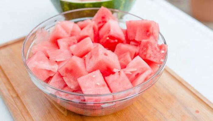Sơ chế dưa hấu
