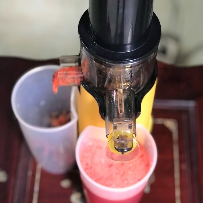 Phần nước cốt dưa hấu có màu đỏ đẹp mắt