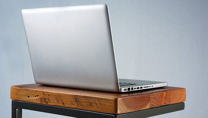 Vệ sinh vỏ laptop