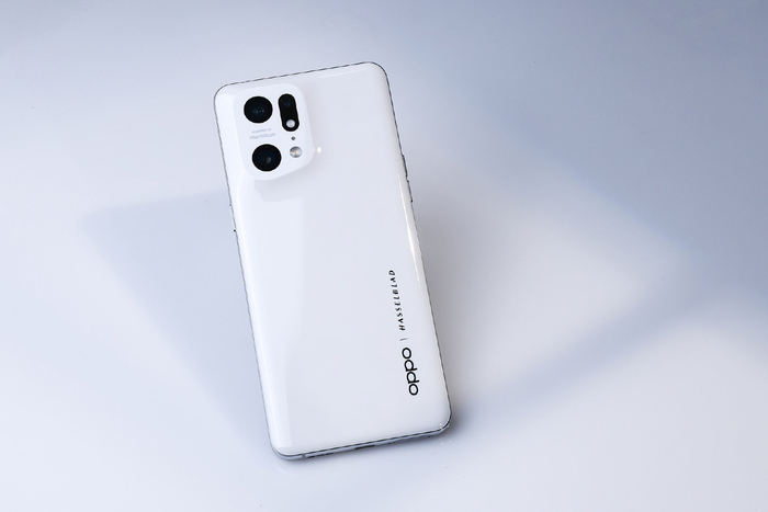 OPPO Find X5 Pro sở hữu viên pin 5000mAh hỗ trợ công nghệ sạc siêu nhanh SuperVOOC 80W và sạc không dây AirVOOC 50W