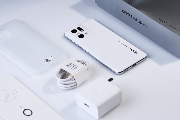 Phụ kiện đi kèm đầy đủ