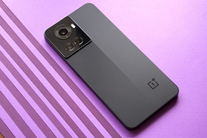 Thiết kế lạ mắt, mới mẻ hơn nhiều so với những mẫu điện thoại OnePlus trước đây