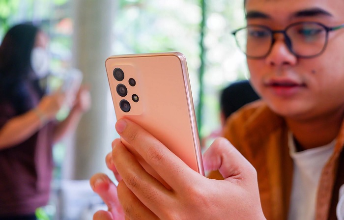 Thiết kế mỏng nhẹ đem lại cảm giác cầm nắm dễ chịu