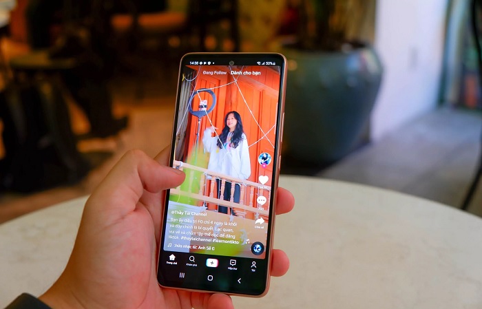 Viên pin lớn cho thời gian sử dụng khá dài, dư sức đáp ứng trong hai ngày