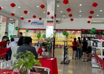 Smartphone, Phụ kiện, SIM số giảm đến 50% nhân dịp khai trương siêu thị mới Viettel Store tại Ninh Bình